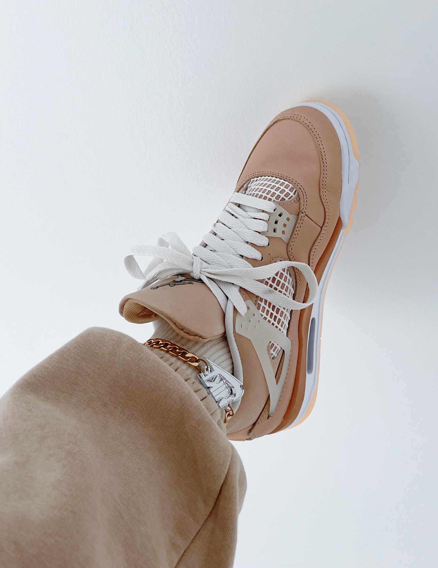 Air Jordan 4 'Shimmer’ Air Jordan 4 'Shimmer’