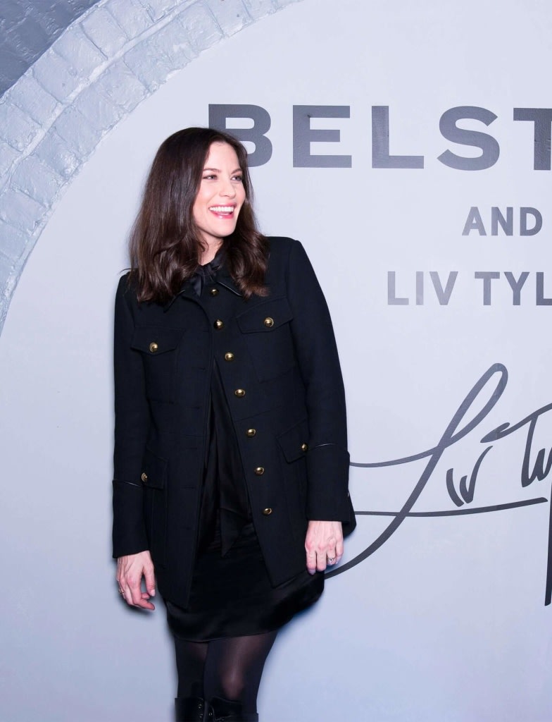 Stealing Beauty, Stealing the Show